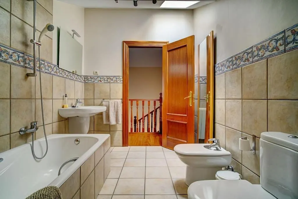 빌바오 Duplex En Chalet Climatizado Y Garaje E-Bi-200 아파트